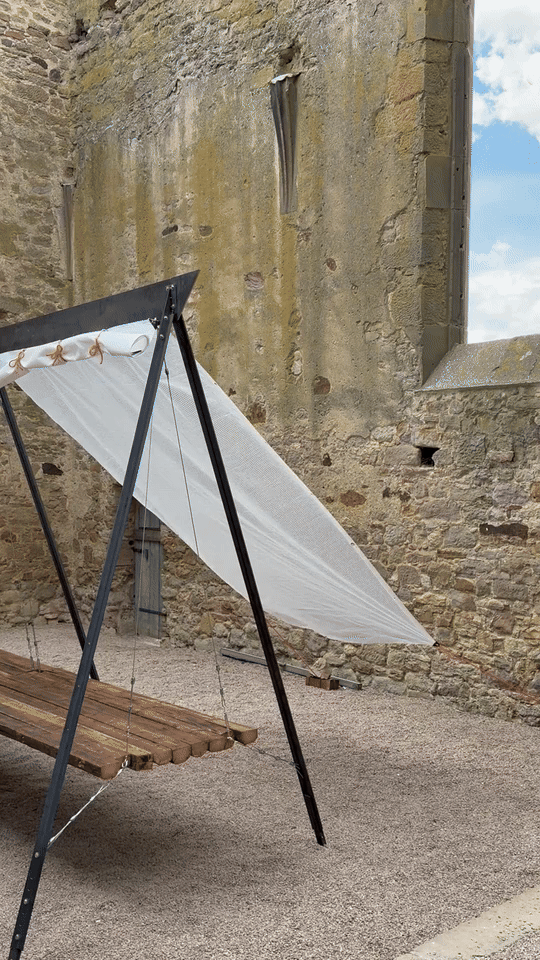Temporäre Intervention Kirchenruine mit atelier joel jerome joebgen